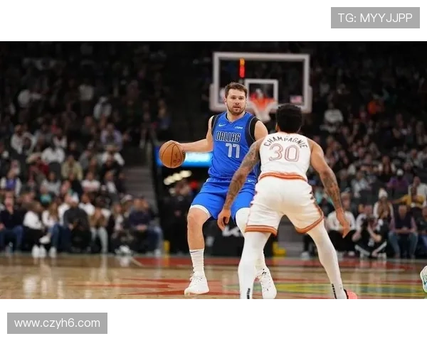 东契奇关键时刻无视防守命中大号三分助独行侠力克强敌全场沸腾